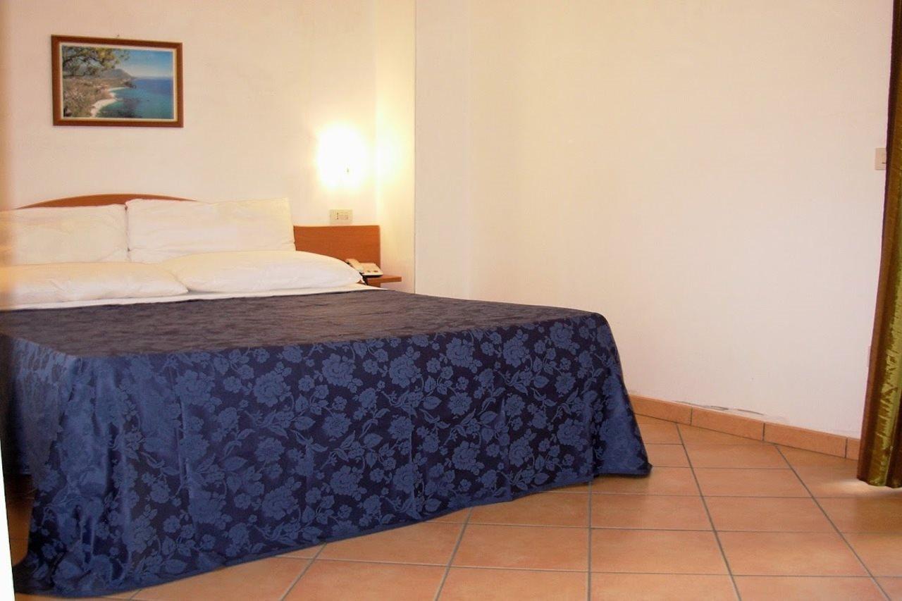 Residence Hotel La Taverna Capo Vaticano Bagian luar foto