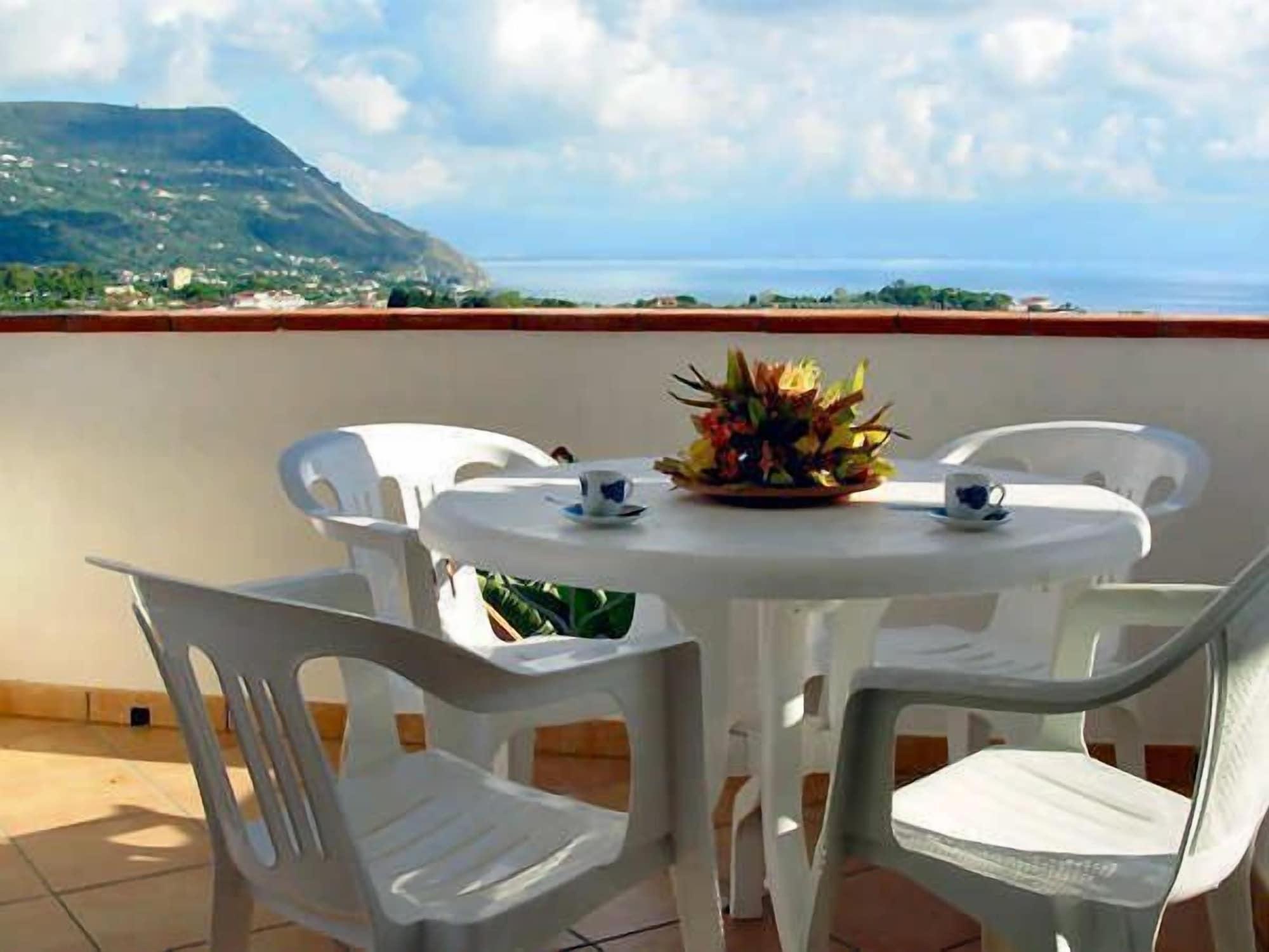 Residence Hotel La Taverna Capo Vaticano Bagian luar foto