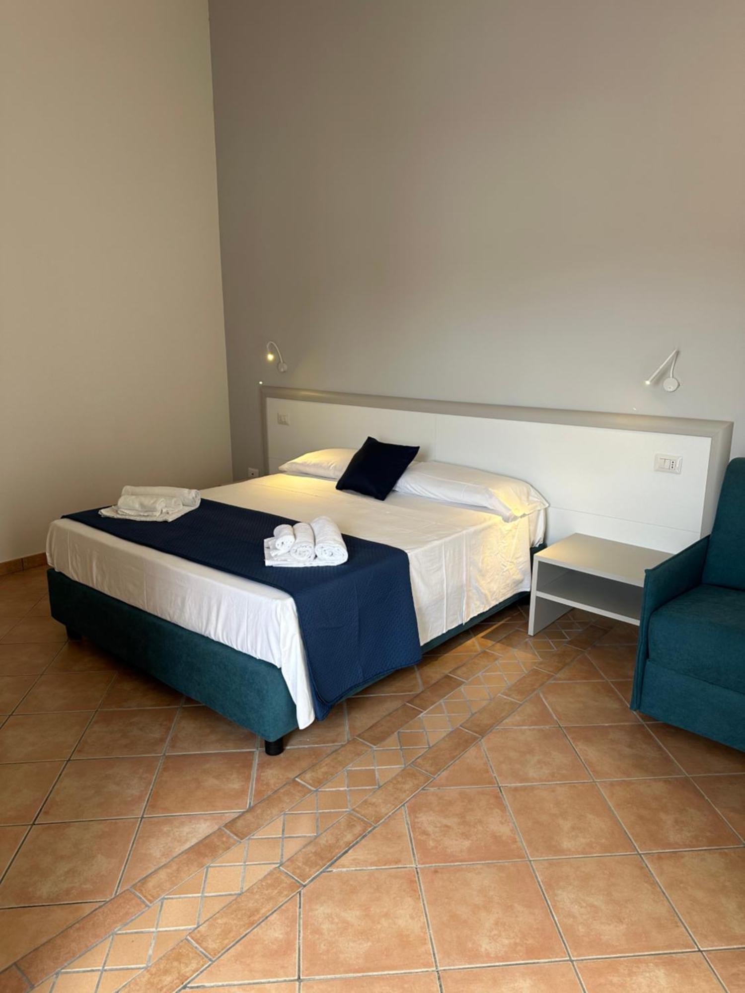 Residence Hotel La Taverna Capo Vaticano Bagian luar foto