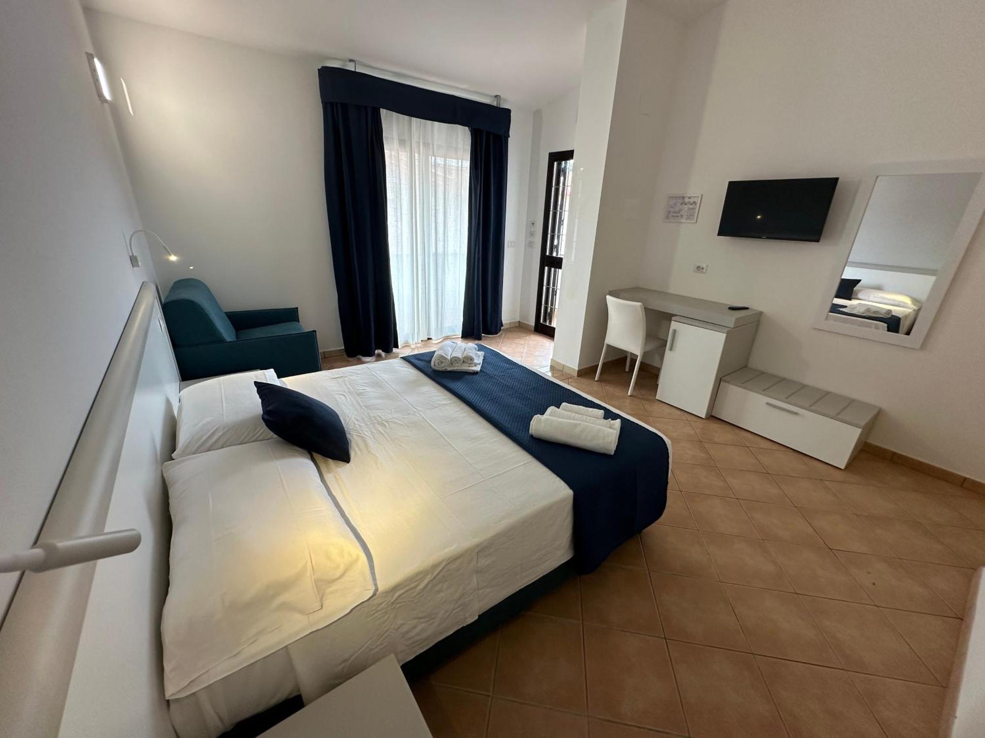 Residence Hotel La Taverna Capo Vaticano Bagian luar foto