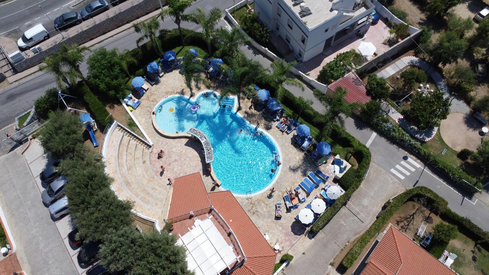 Residence Hotel La Taverna Capo Vaticano Bagian luar foto