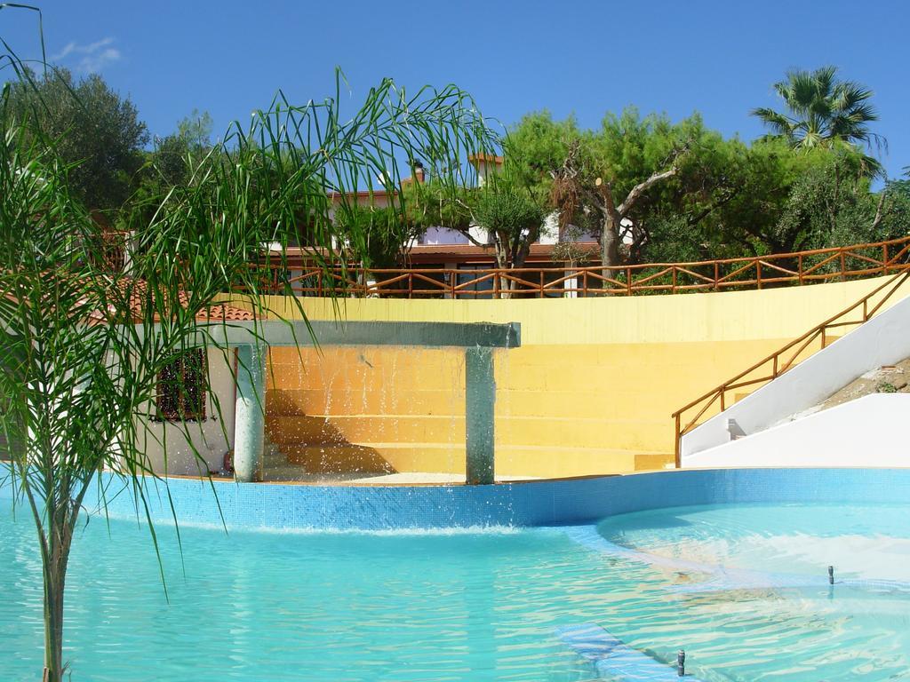 Residence Hotel La Taverna Capo Vaticano Bagian luar foto