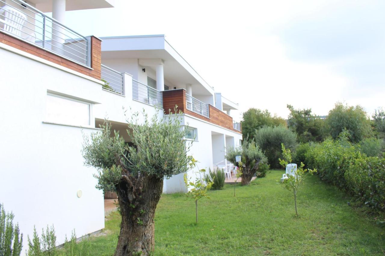 Residence Hotel La Taverna Capo Vaticano Bagian luar foto